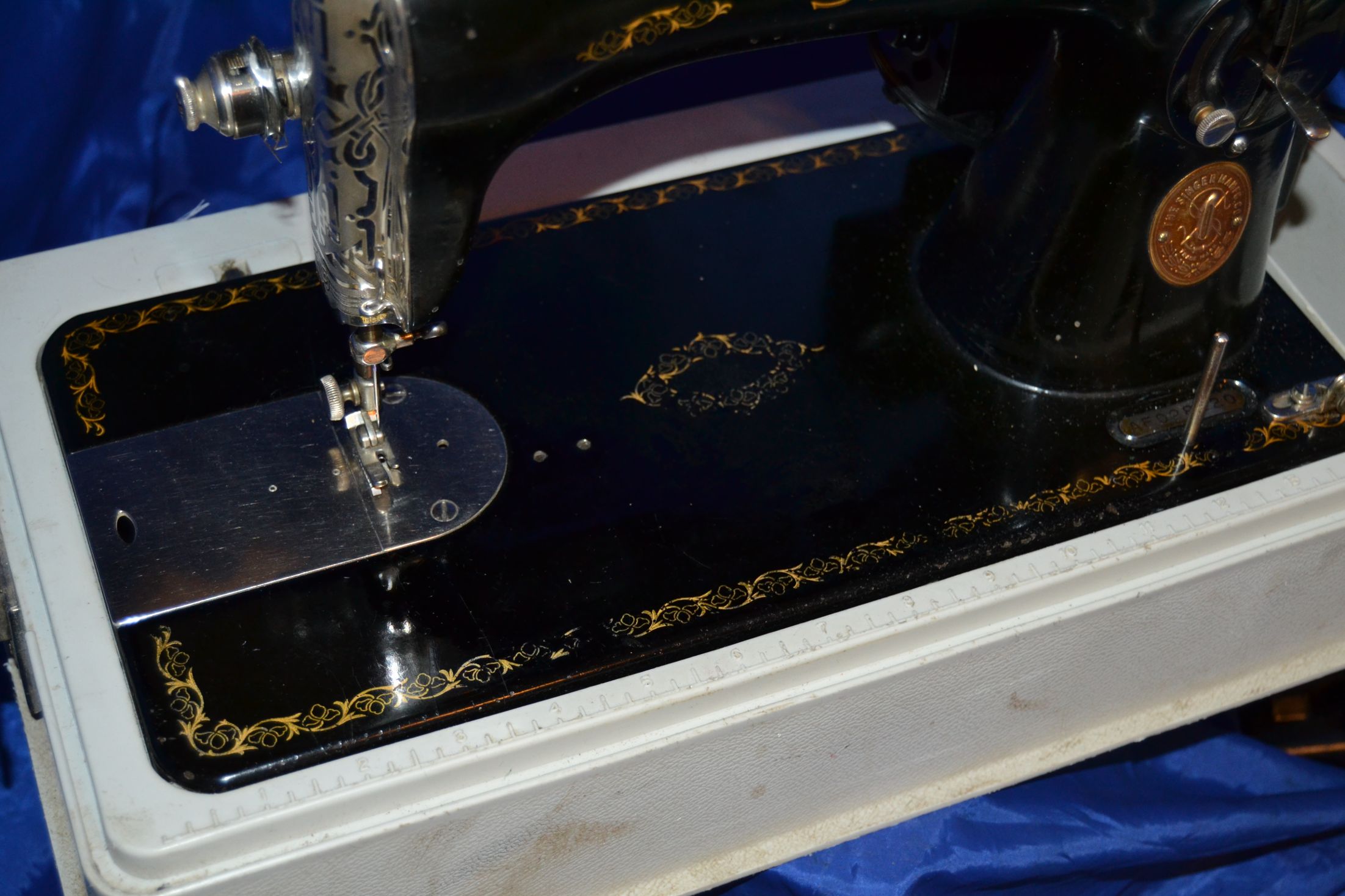 SINGER 1590 SEWING MACHINE INDUSTRIAL STRENGTH GEAR DRIVE SERVICED