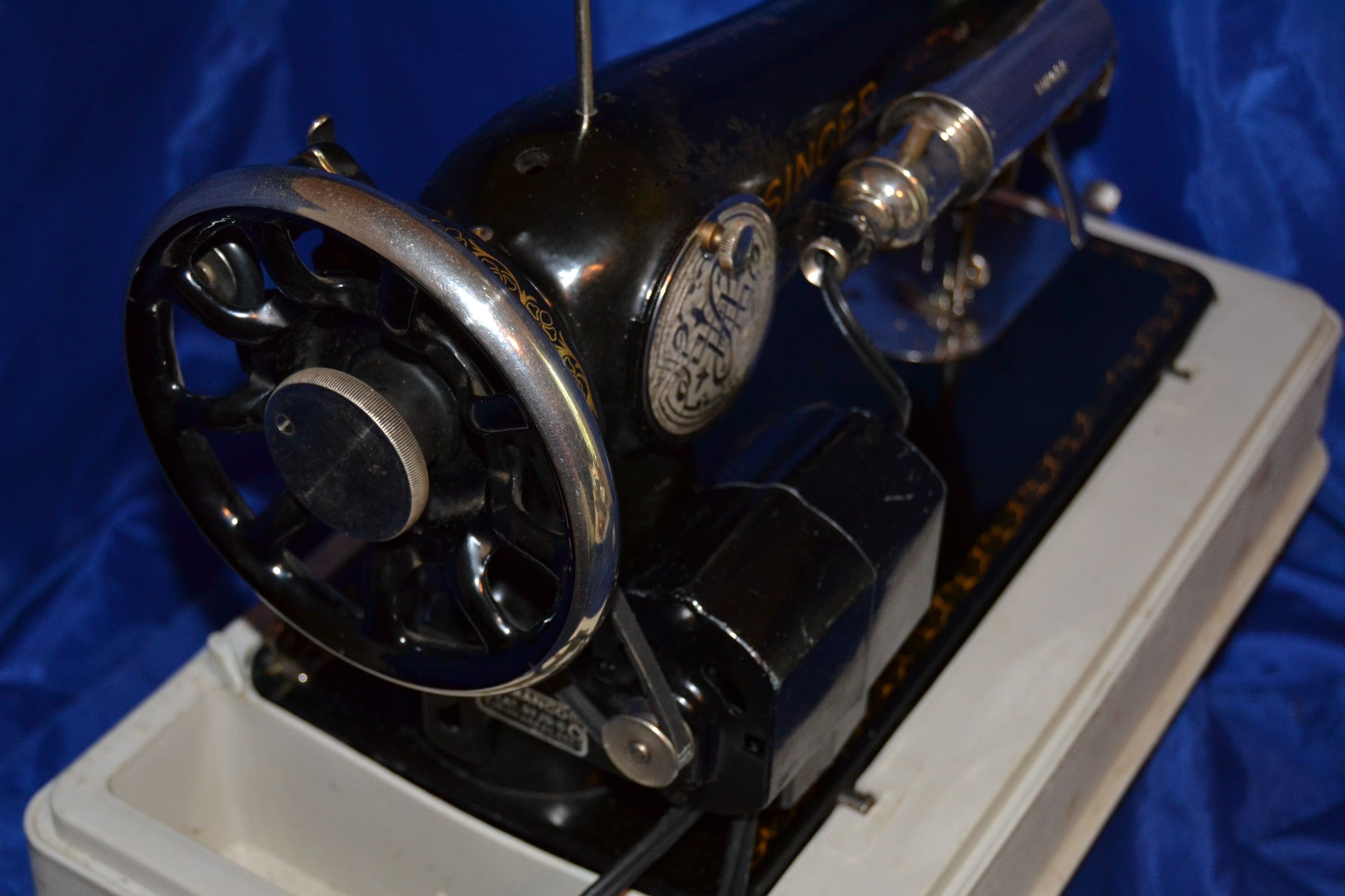 SINGER 1590 SEWING MACHINE INDUSTRIAL STRENGTH GEAR DRIVE SERVICED