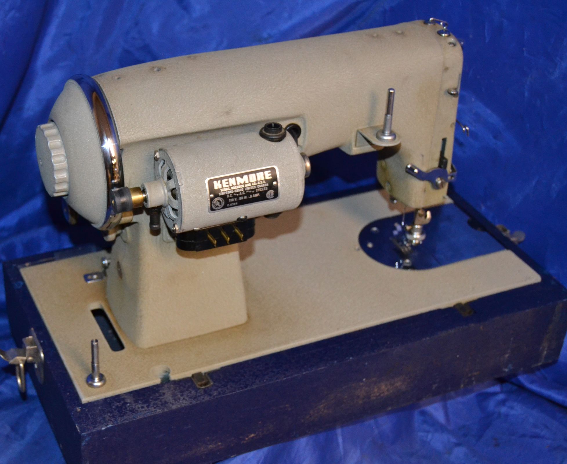 KENMORE 117.700 ROTARY STRAIGHT STITCH SEWING MACHINE FORWARD & REVERSE