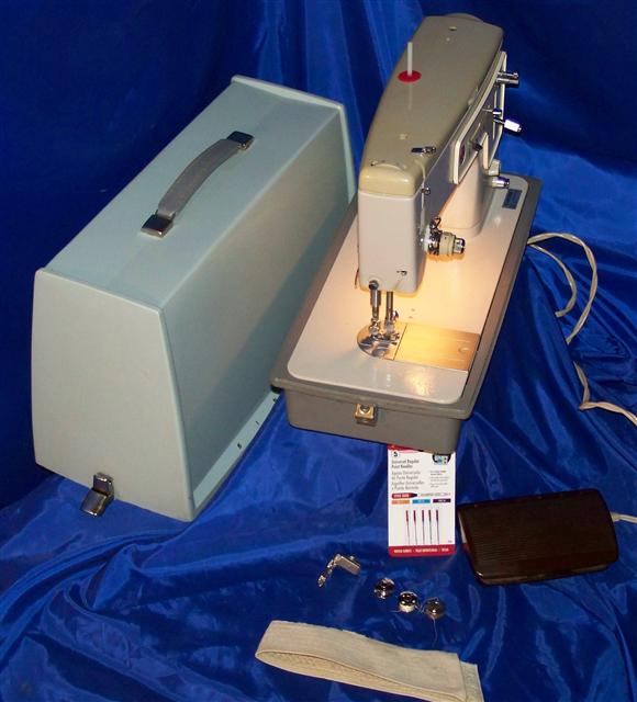 SINGER 457 STYLIST SEWING MACHINE
