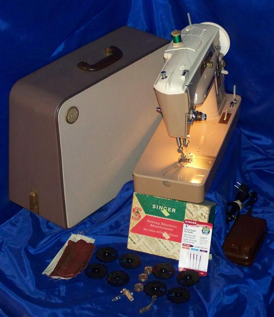SINGER 403 SLANT NEEDLE SEWING MACHINE 1951