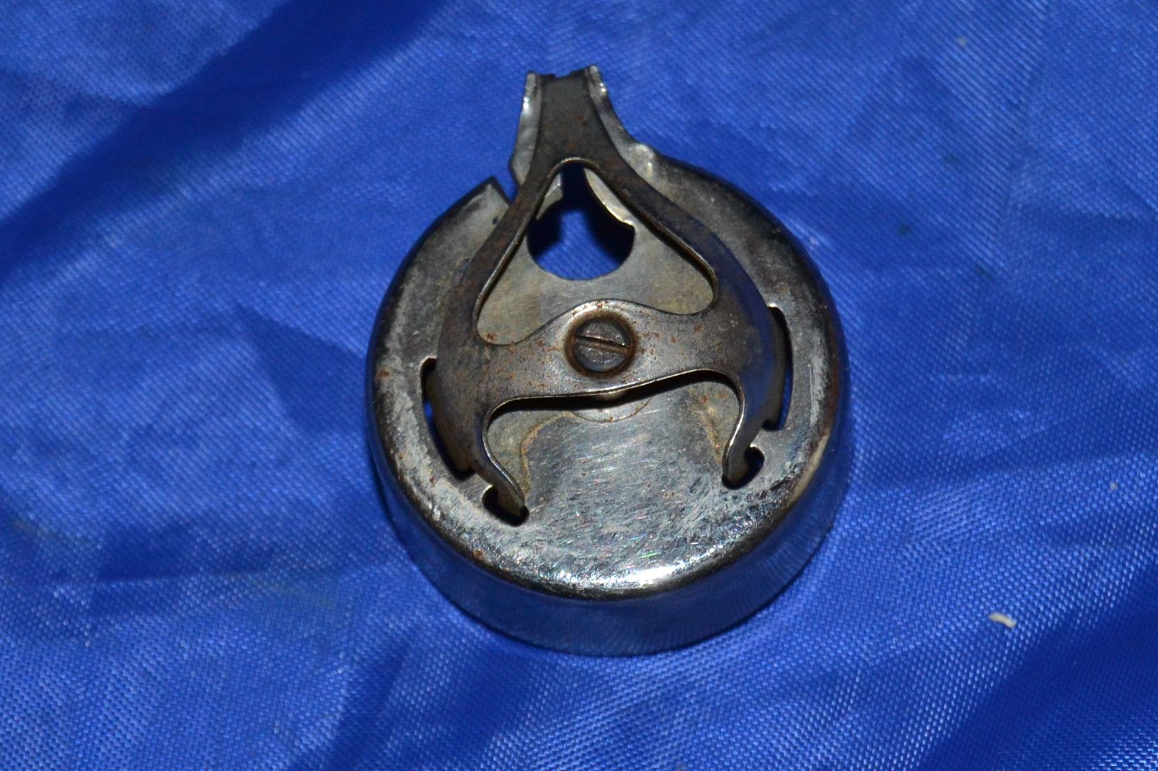 BOBBIN CASE ORIGINAL VINTAGE WHITE ROTARY SEWING MACHINES PARTS