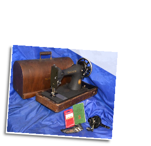 SINGER 128-23 LONG SHUTTLE HAND CRANK SEWING MACHINE SINGER 128-23 LONG SHUTTLE HAND CRANK SEWING MACHINE