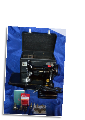 SINGER 221 FEATHERWEIGHT SEWING MACHINE 1949 SINGER 221 FEATHERWEIGHT SEWING MACHINE 1949