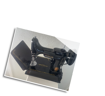 SINGER 221 FEATHERWEIGHT BLACK RARE RED S SEWING MACHINE 1961 SINGER 221 FEATHERWEIGHT BLACK RARE RED S SEWING MACHINE 1961