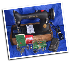 SINGER 66-18 BLACK CRINKLE SEWING MACHINE IN BASE W/ATTACHMENTS SERVICED